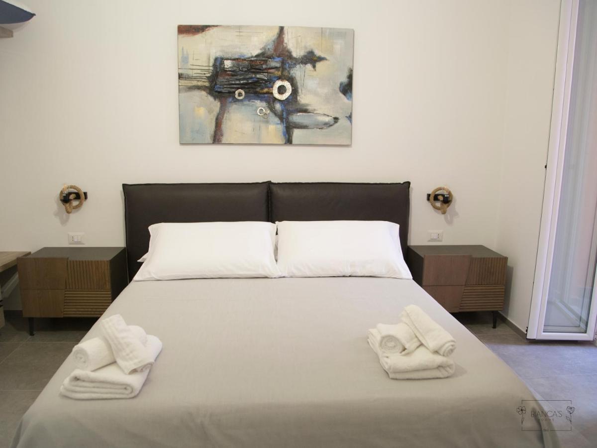 Bianca'S Rooms Trani Esterno foto