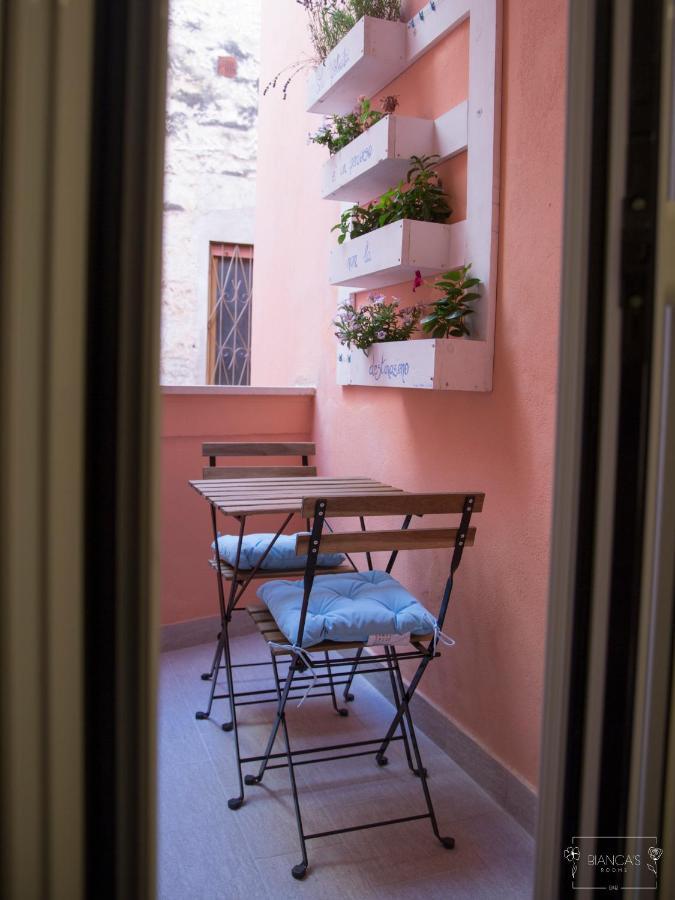 Bianca'S Rooms Trani Esterno foto